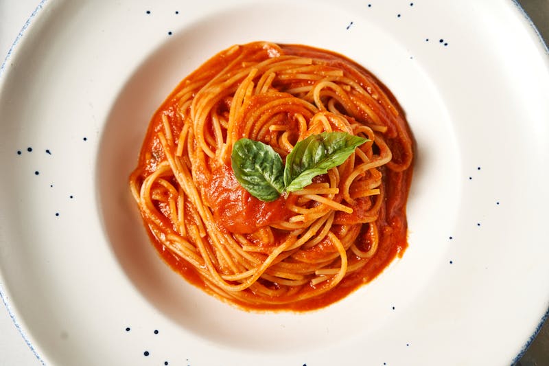 Spaghetti with marinara and fresh basil